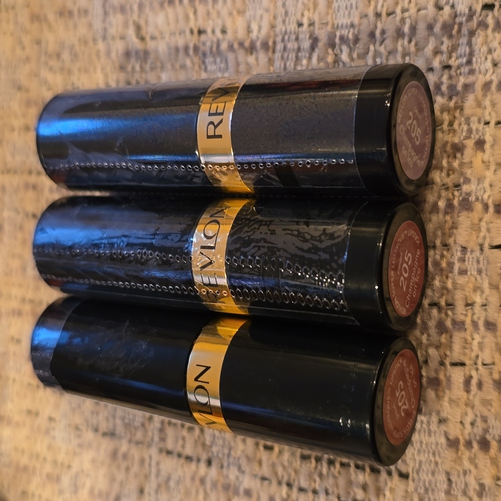 REVLON BRAND WOMEN'S SUPER LUSTROUS LIPSTICK BUNDLE OF 3
